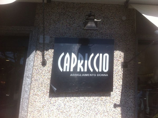 capriccio-insegna-abbigliamento
