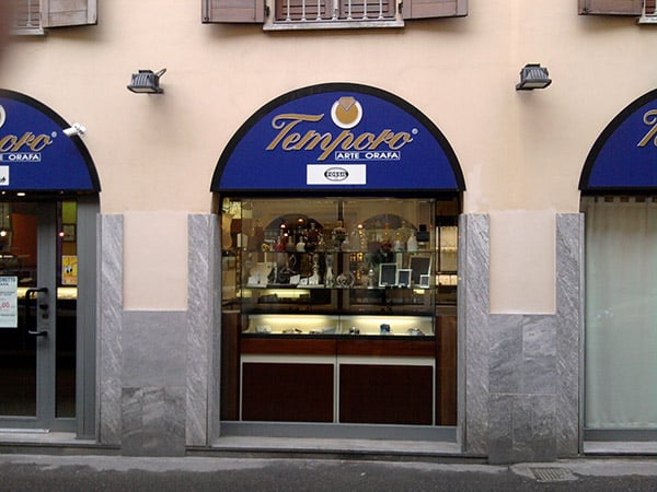 temporo-insegna
